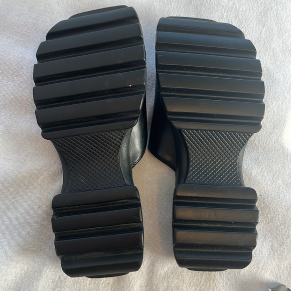 ⭐️ Xhileration black faux leather chunky treaded bottom slide on women size 5.5 - Picture 10 of 14